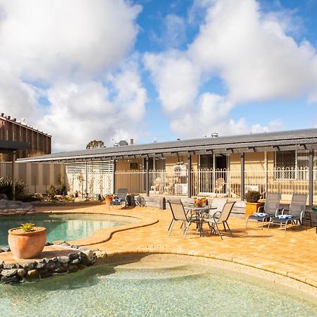New England Motor Lodge Глен-Иннес Экстерьер фото