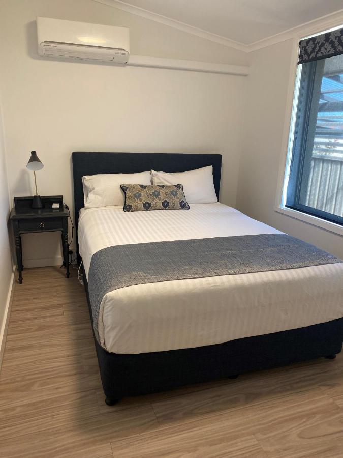 New England Motor Lodge Глен-Иннес Экстерьер фото
