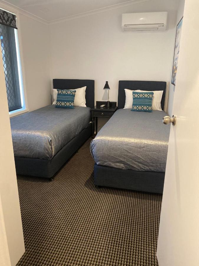 New England Motor Lodge Глен-Иннес Экстерьер фото